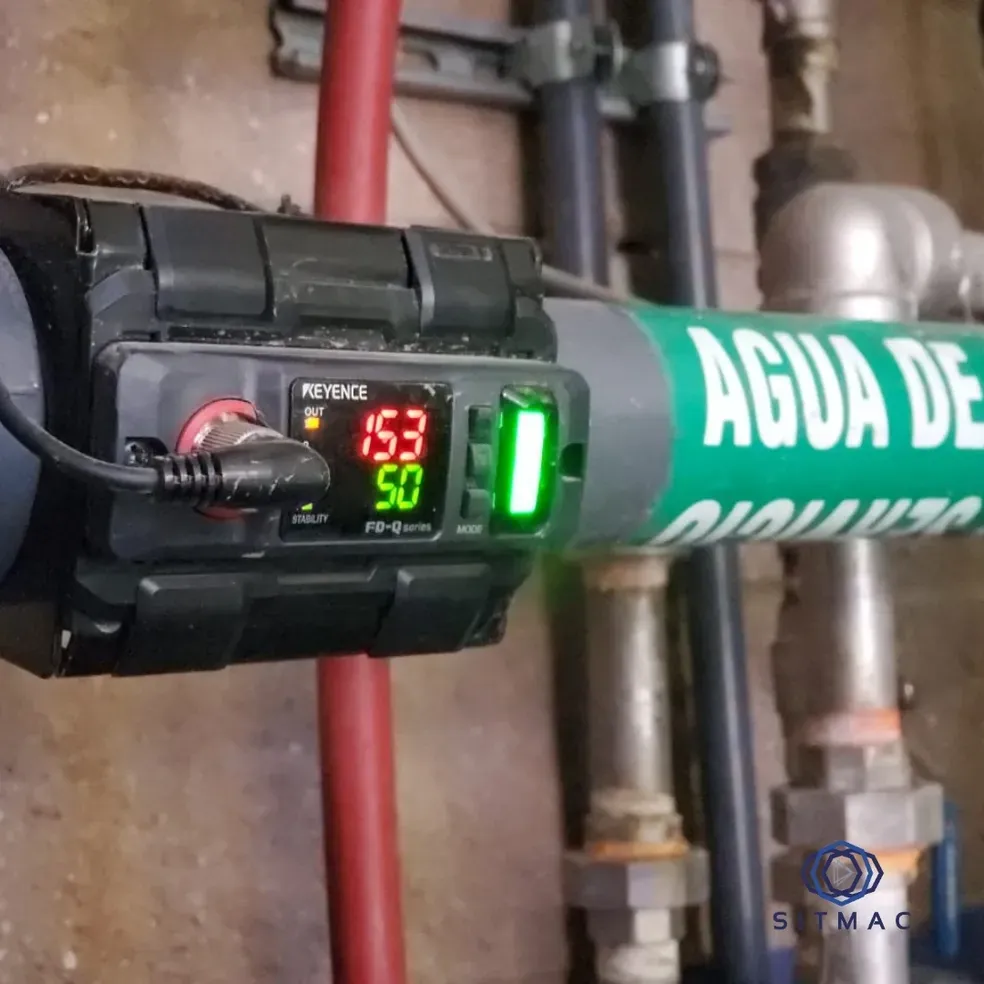 Instrumentación: sensor de flujo instalado en la línea de agua de servicio