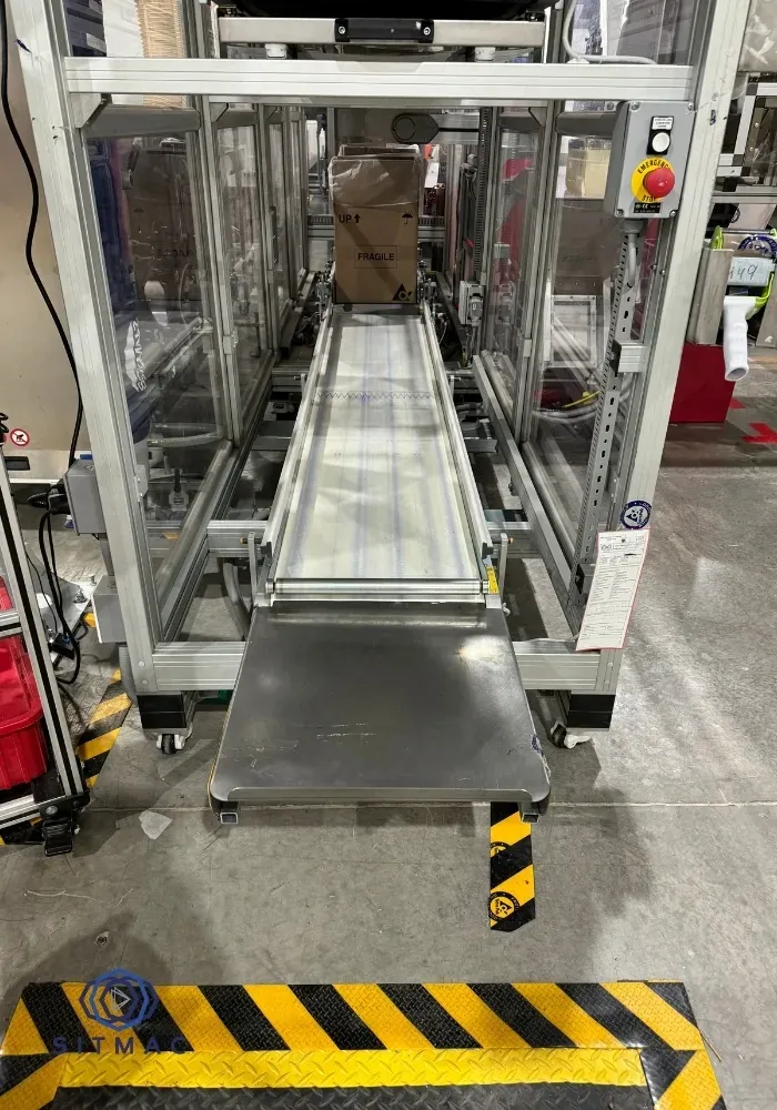 Guardas de seguridad en perfil de aluminio y paneles transparentes para un transportador