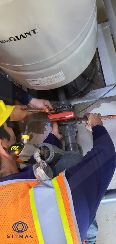 Armado de conexiones en PVC para tanque de presión